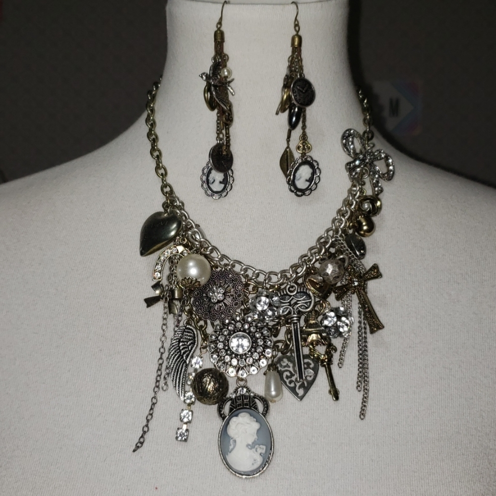 Necklace and Earring set